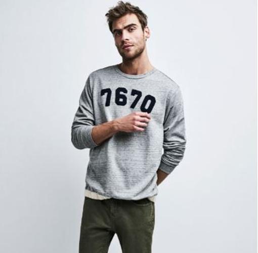 Sudadera (29,95 euros), y pantalón lavado vintage (25,95 euros)