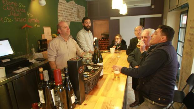 La Cata Ciega, vinos y tapas: «Un poco de tasca, basta»