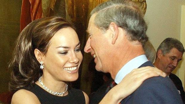 Tara Palmer junto a su padrino, el Príncipe Carlos de Inglaterra