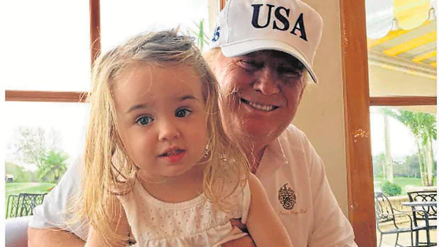 Donald Trump, con su nieta Chloe Sophia