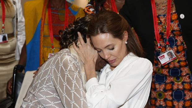 Angelina Jolie se derrumba en público