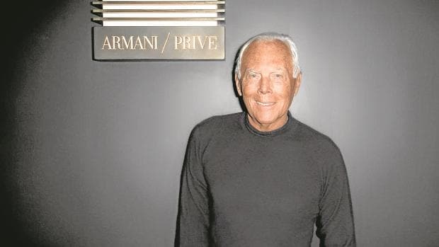 Armani posa en su club Armani/Prive