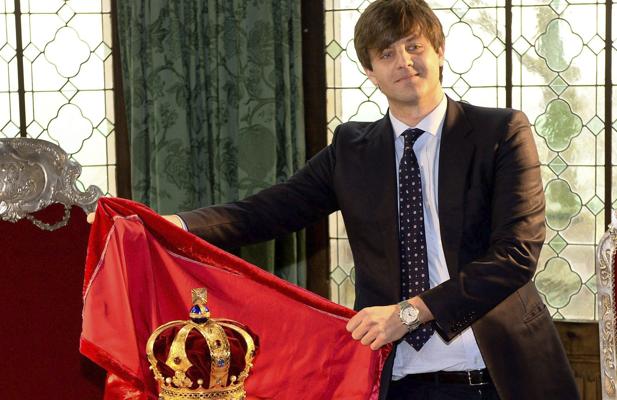 El príncipe heredero de Ernesto Augusto descubre la corona de Hannover