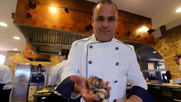 Ángel León cocina experiencias en una singladura inédita en su nueva temporada