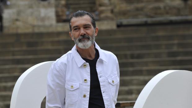 Antonio Banderas, frente al Teatro Romano