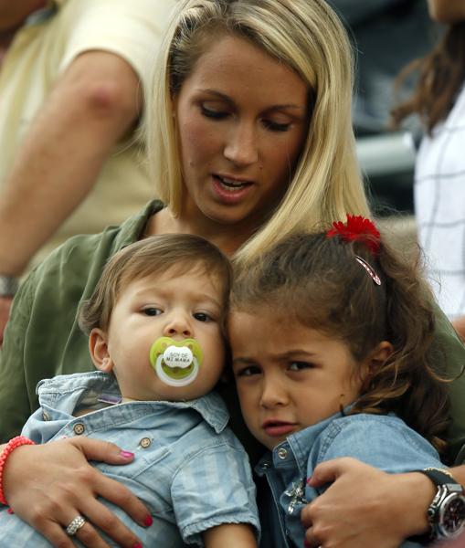 Sofía junto a sus dos hijos, fruto de su relación con el futbolista