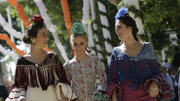 Flamencas vistas por el real el martes de Feria