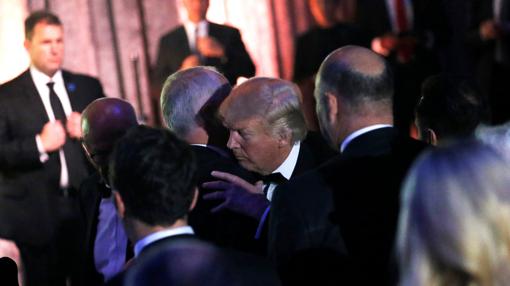 Trump, Turnbull y un expresivo saludo