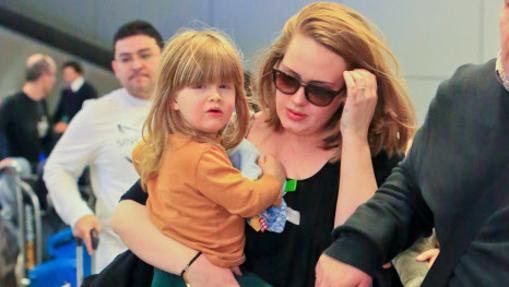 Adele junto a su hijo