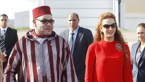 Rey de Marruecos junto a su esposa