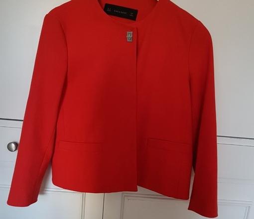 Foto de la chaqueta en venta en una aplicación de segunda mano