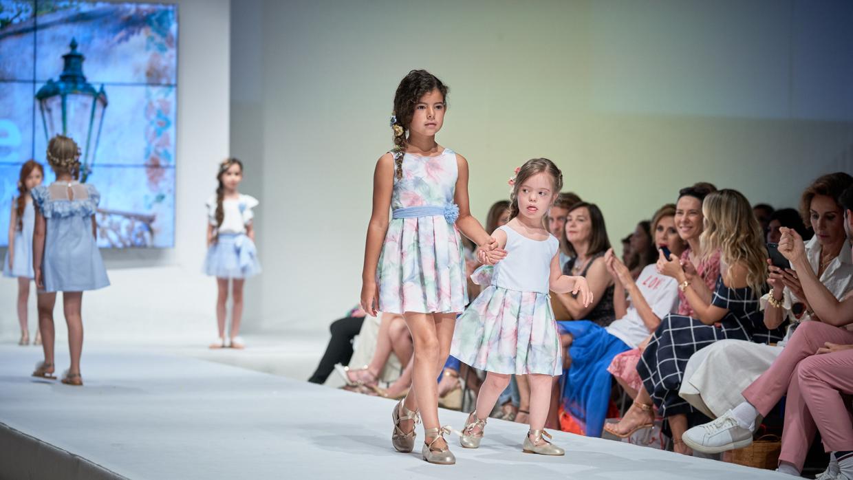 Una imagen del desfile de unas de las firmas qeu presentarán sus propuestas de moda primavera-verano 2018