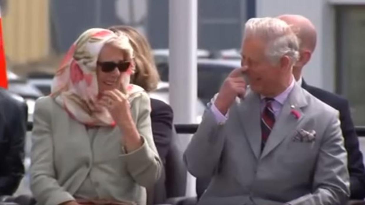 Carlos y Camila no pueden evitar las risas