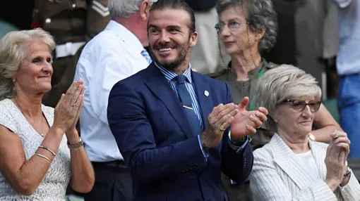 David Beckham y su madre disfrutando del partido