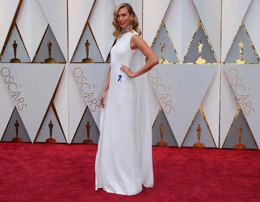 Karlie Kloss eligió a la diseñadora británica para deslumbrar en la alfombra roja de los Oscar de este año