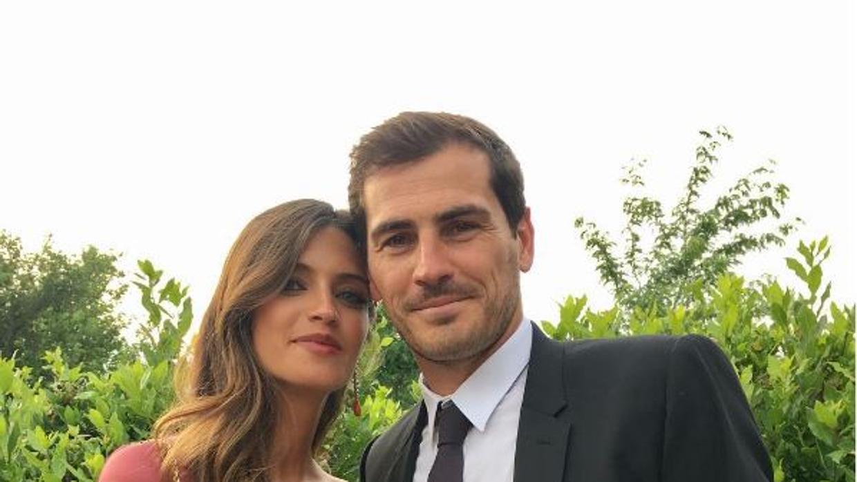 Sara Carbonero e Iker Casillas en la boda de unos amigos