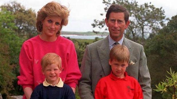 Diana de Gales con sus hijos Guillermo y Enrique