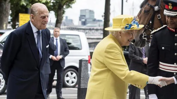 La reina Isabel II de Inglaterra y su esposo, el duque Felipe de Edimburgo