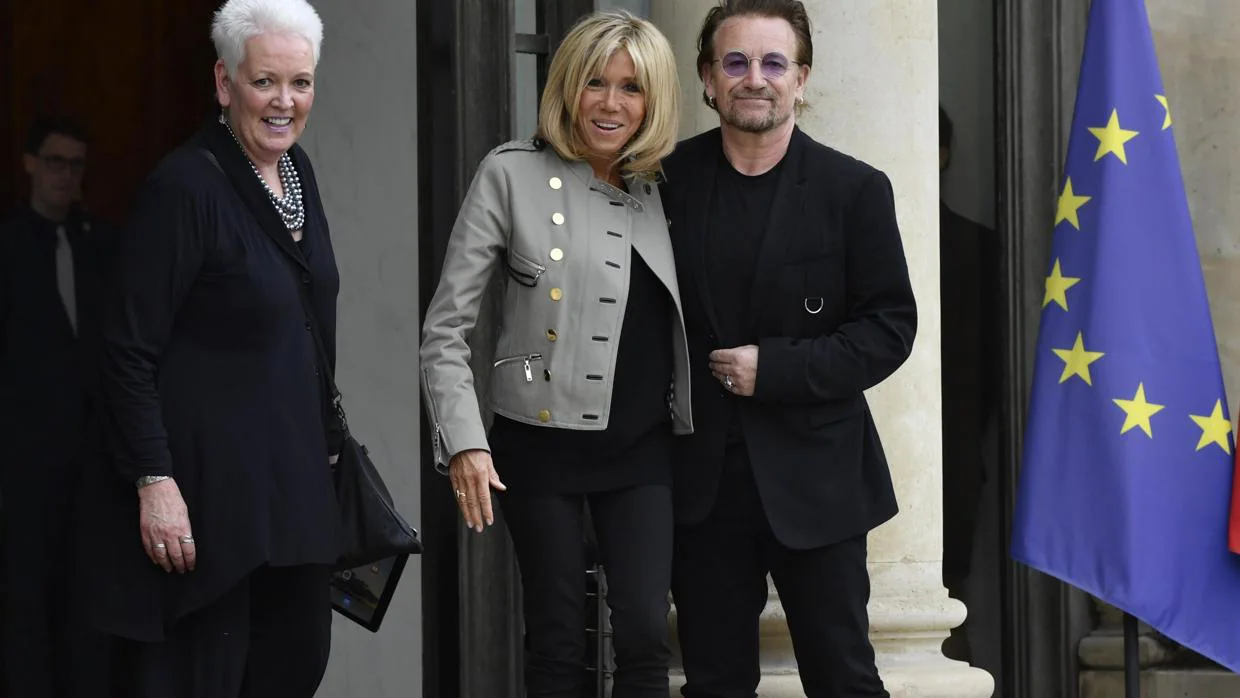 Bono y Brigitte Macron, satisfechos con el encuentro