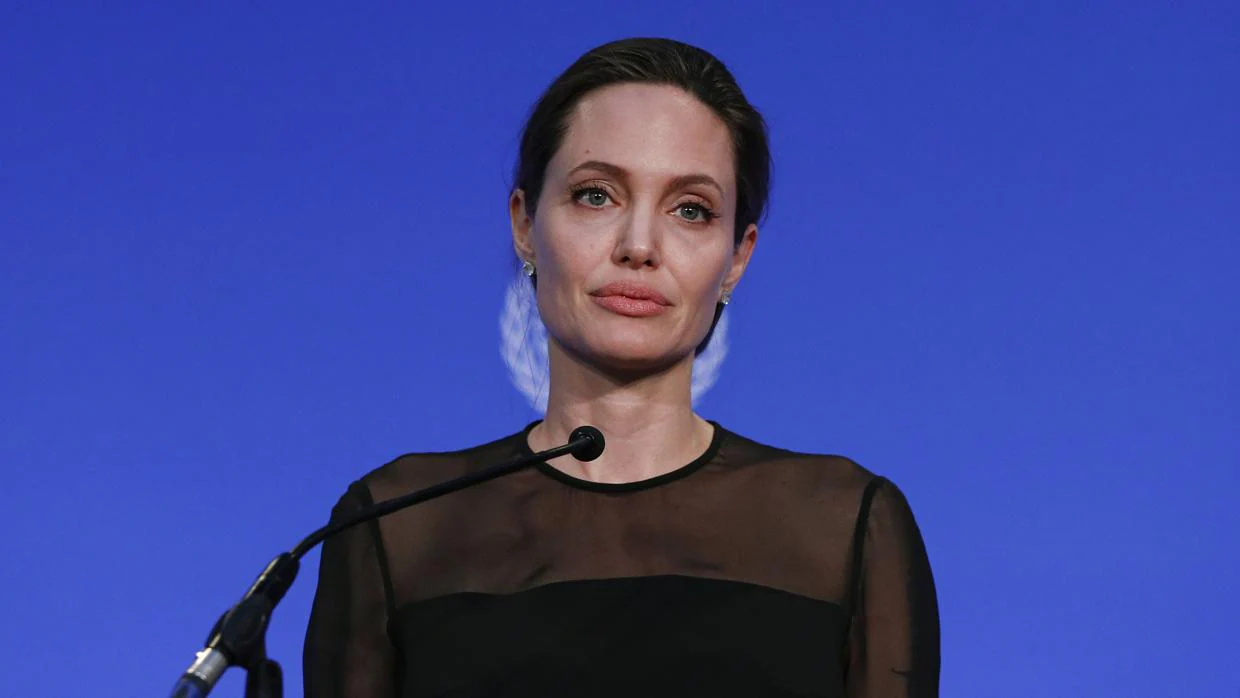 Angelina Jolie sufrió una parálisis facial tras su separación de Brad Pitt
