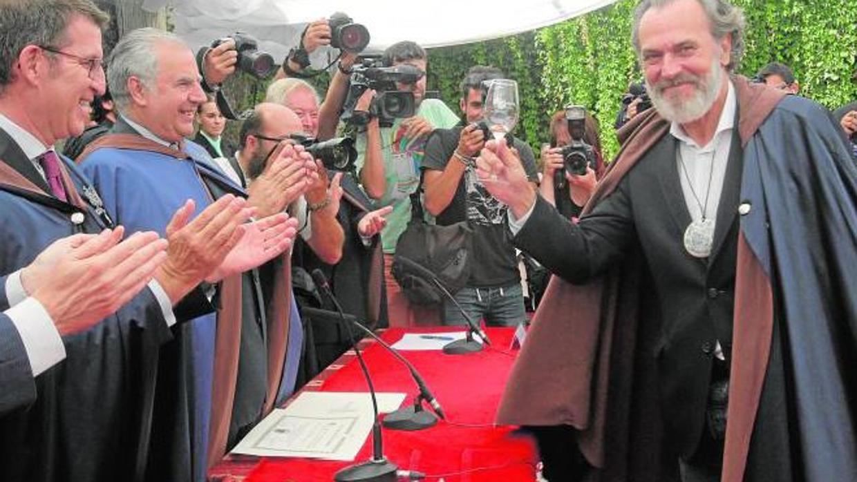 El presidente de la Junta de Galicia aplaude enérgicamente al actor