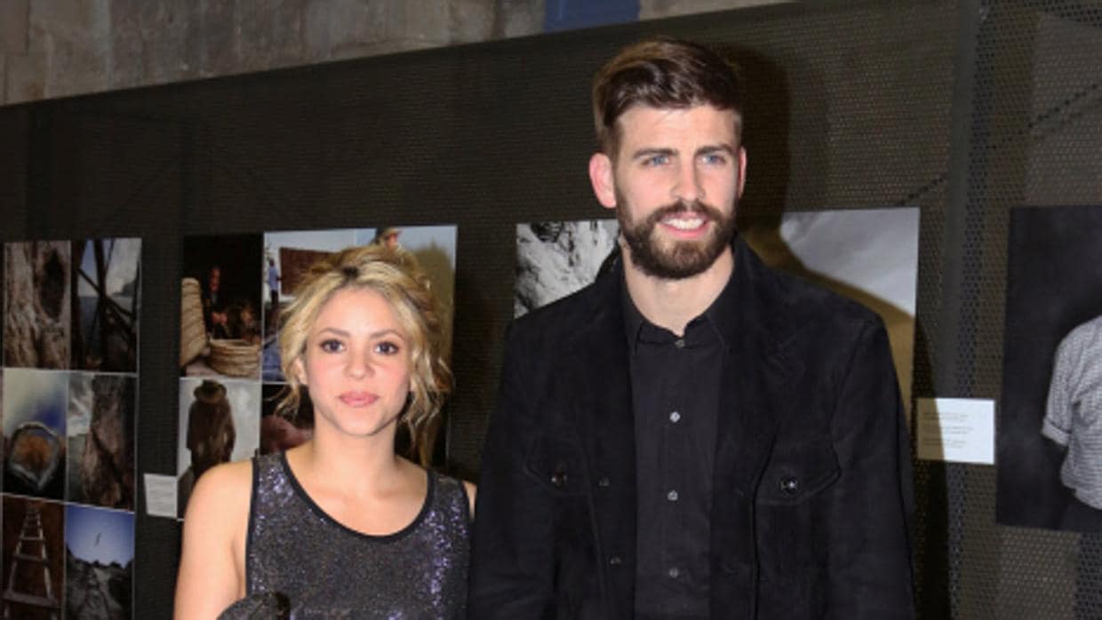 El futbolista Gerard Piqué y la cantante Shakira durante el acto «Festa de l'Esport Català» en Barcelona