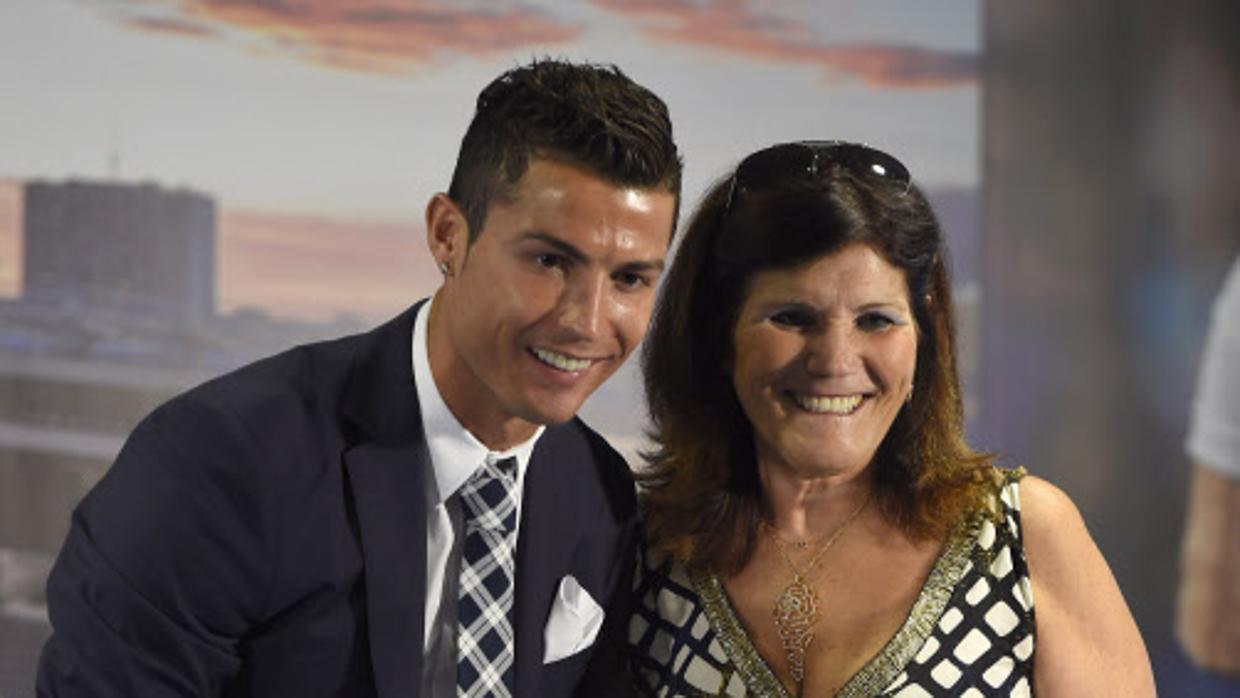 Dolores Aveiro junto a su hijo Cristiano Ronaldo