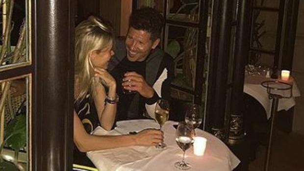 Simeone y Carla Pereyra disfrutan de una escapada a Paris