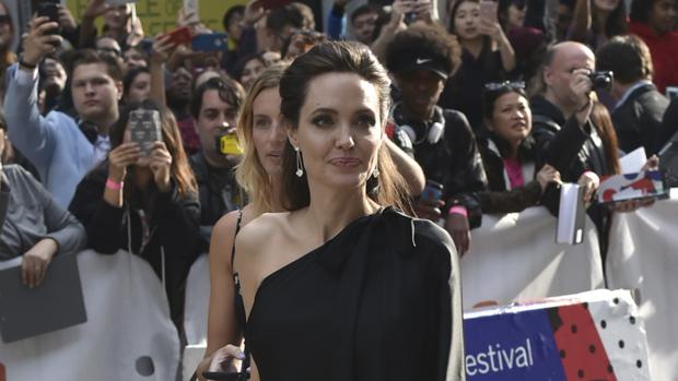 Angelina Jolie se refugia en sus hijos y en el trabajo