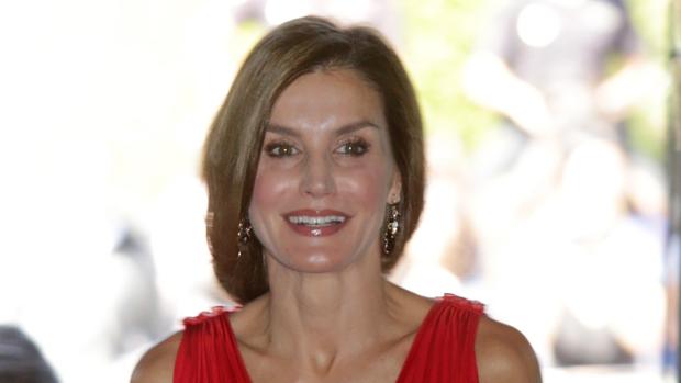 Este es el «look» de la Reina Letizia en el XV Aniversario de Vocento