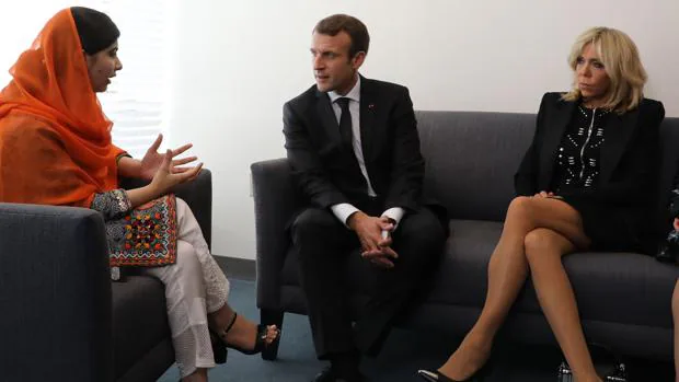 Brigitte Macron criticada por enseñar las piernas durante una reunión en la ONU