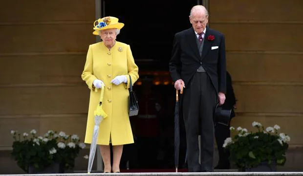 Isabel de Inglaterra y Felipe de Edimburgo celebran 70 años de matrimonio