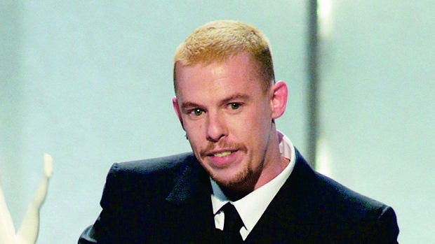 Subastan el legado del diseñador Alexander McQueen