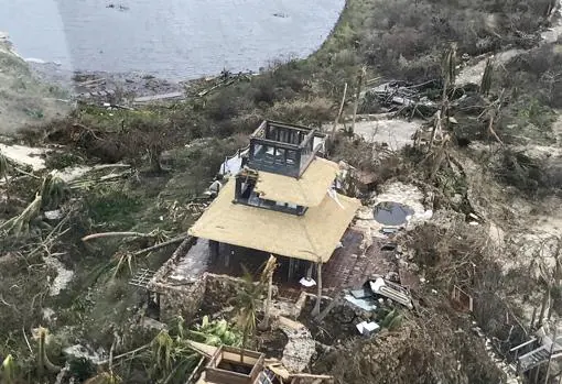 La Gran Casa de Necker Island destruida