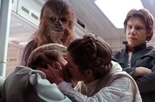 El beso entre Leia Organa y Luke Skywalker