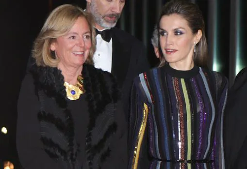 Doña Letizia triunfó con un vestido de lentejuelas en los premios Mariano de Cavia