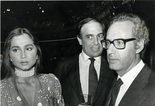Isabel Preysler con Carlos Falcó y Miguel Boyer, cuando aún era la esposa del primero