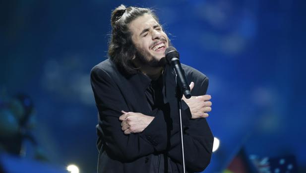 Salvador Sobral sale de cuidados intensivos y continúa su recuperación en el hospital