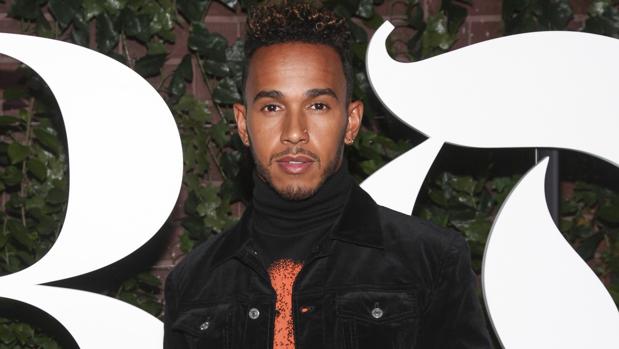 Lewis Hamilton, obligado a disculparse tras ridiculizar a su sobrino por llevar un vestido de princesa