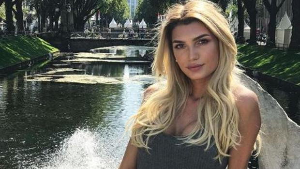 Así es Giuliana Farfalla, la primera modelo transexual en una portada de «Playboy»