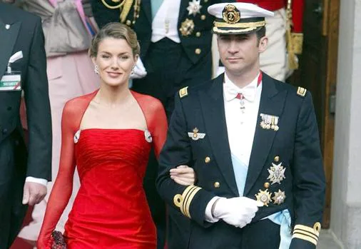 La Reina Letizia deslumbró con este diseño de Caprile en la boda de Federico de Dinamarca