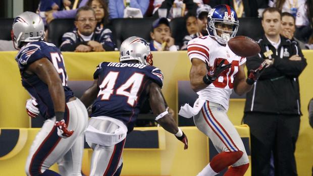 Víctor Cruz, de jugar en la Super Bowl a desfilar en París