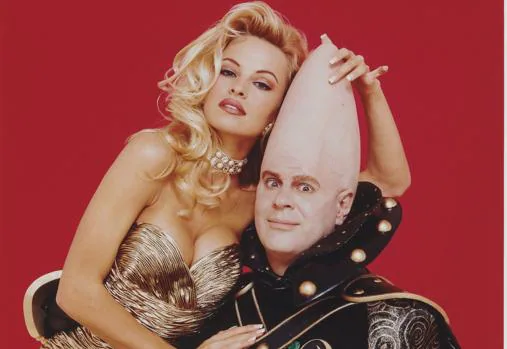Pamela Anderson y Dan Ackroyd en una de sus imágenes más icónicas para «Playboy»