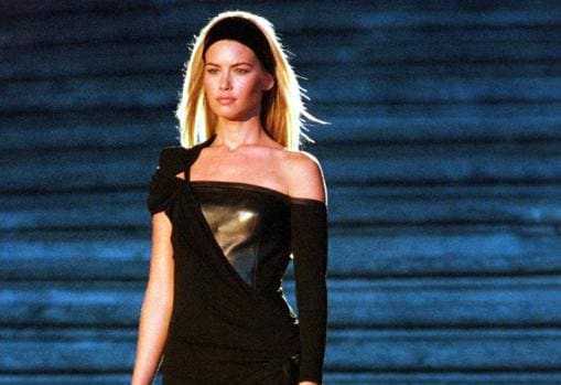 Mazza desfilando para Versace en 1997