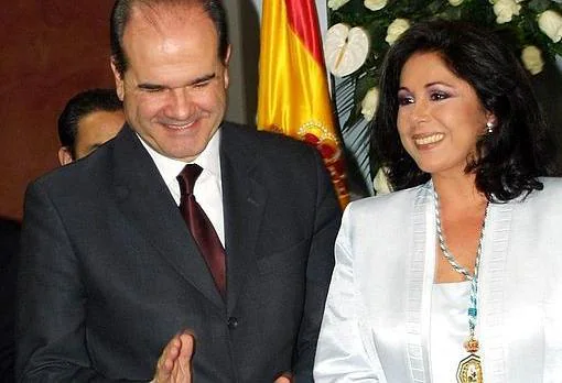 Isabel Pantoja, el día de la entrega de la Medalla de Andalucía