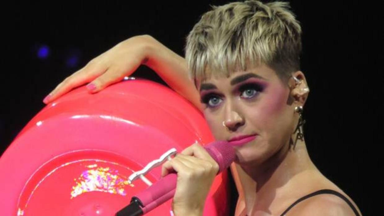 Katy Perry, criticada por «robar» el primer beso de un concursante de «American Idol»