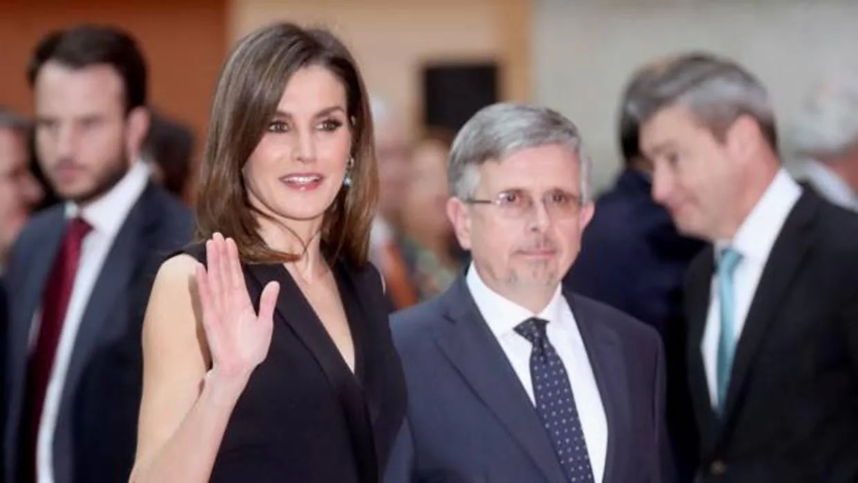 La Reina Letizia junto al presidente de SM, Luis Fernando Crespo