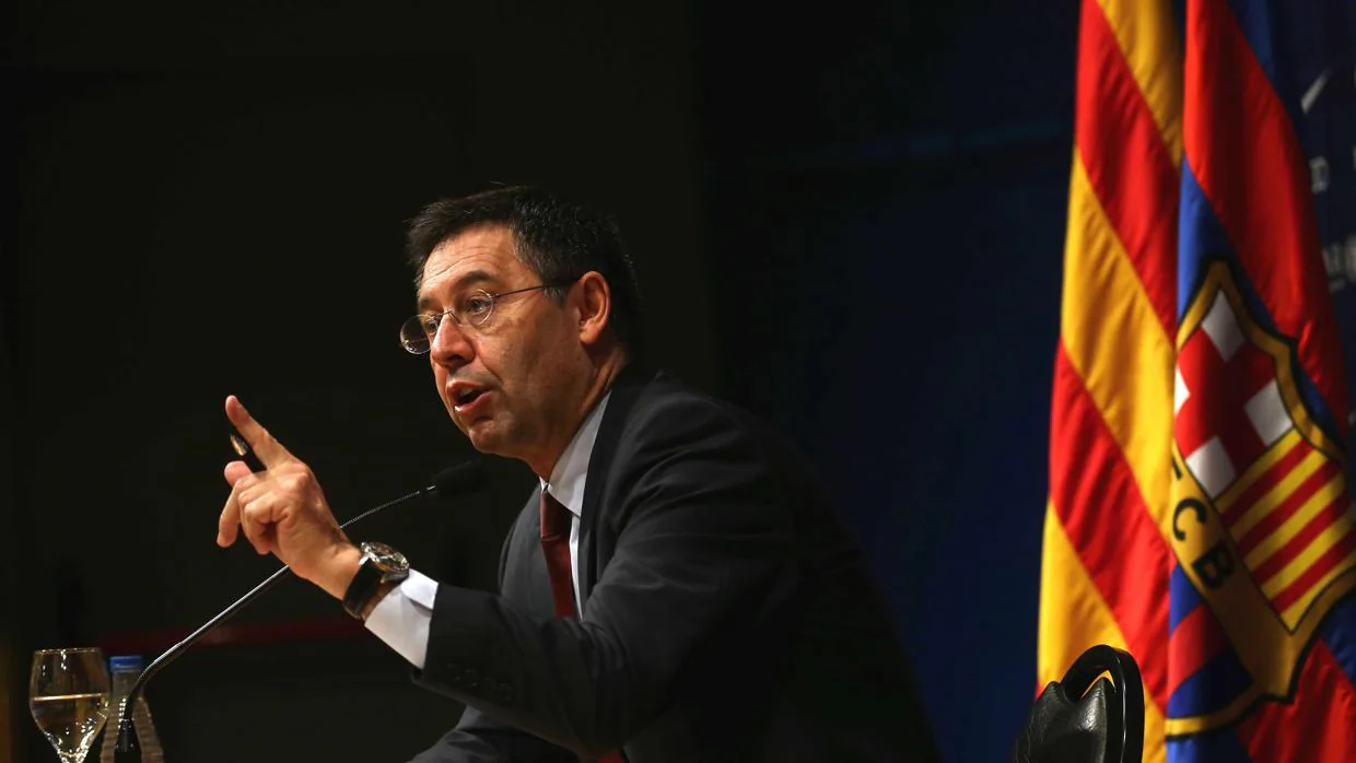 El presidente del FC Barcelona, Josep Maria Bartomeu, en una rueda de prensa