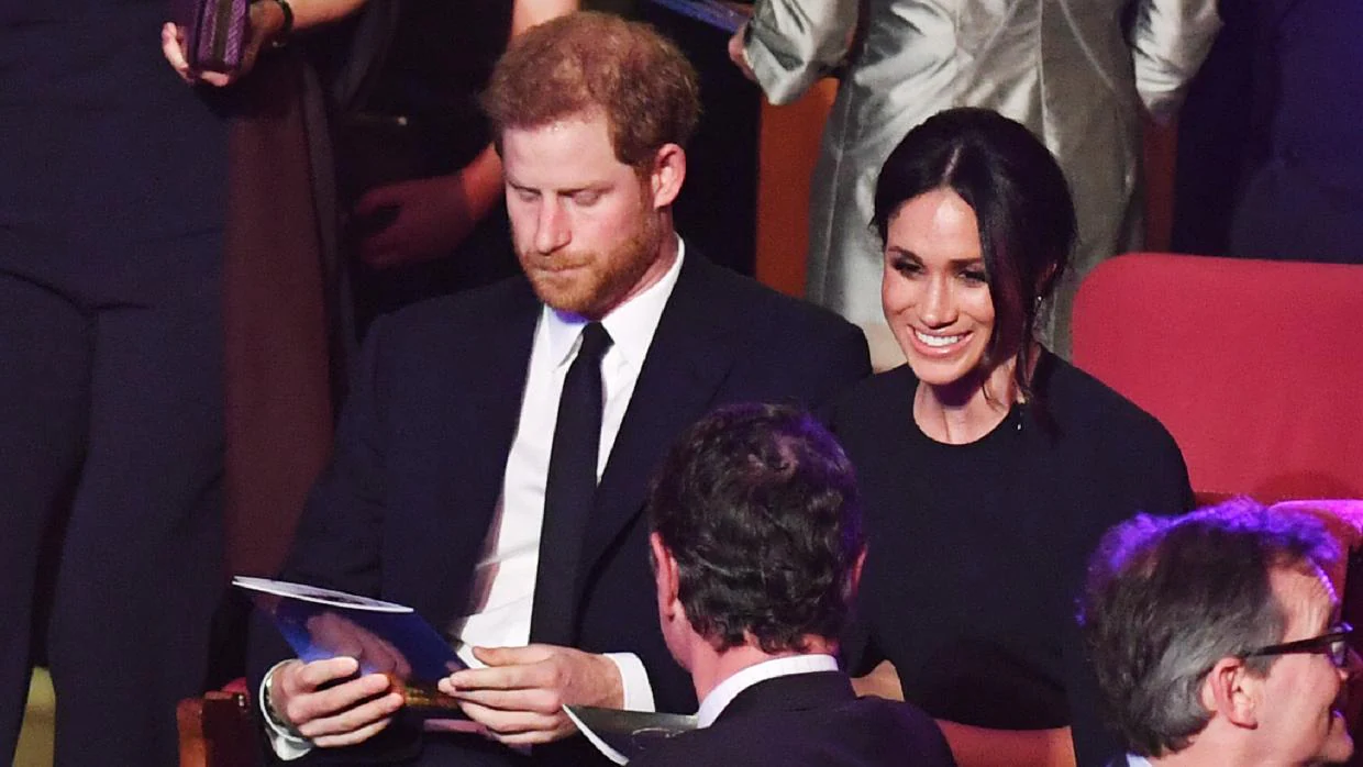 El príncipe Harry y su comprometida, Meghan Markle en el Royal Albert Hall