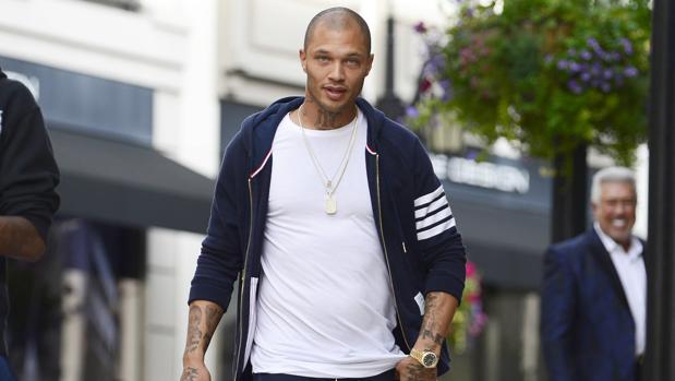 El pasado revelador de toda la familia de Jeremy Meeks, «el preso más guapo del mundo»